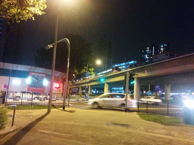 épp elmegy a metró